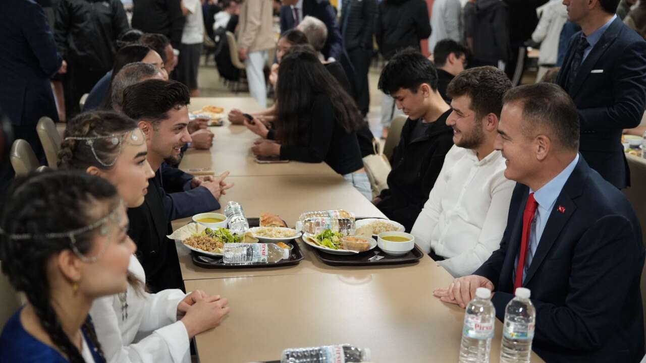 Vali Akbıyık, Kötekli'de Öğrencilerle İftarda Buluştu 2